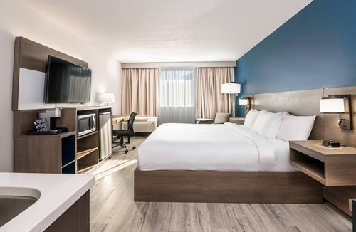 Kingston Hotel | Comfort Suites Kingston Central
