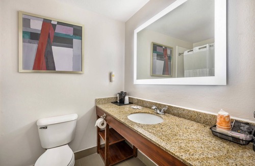 North Central Omaha Hotel | Comfort Suites Omaha Northwest