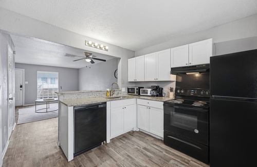 South Arlington Apartment | Comfortable 2BR townhome perfect for longer stays