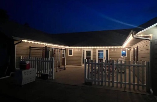 Pierre House | Comfortable 3 bed/3 bath/garage overlooking Pierre