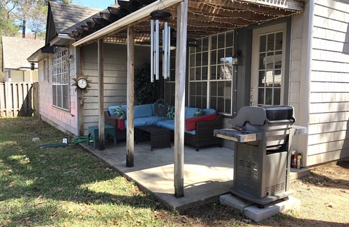 Indian Springs House | Comfortable 3 Bedroom, 2 bath home in The Woodlands, Minimum 30 Days