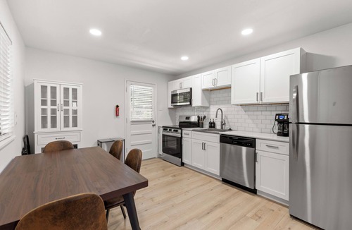 Airport Township House | Comfortable beds and spacious layout with fast WiFi near airport