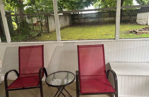 Covington Cottage | Comfortable Charming Convenient in Covington TN