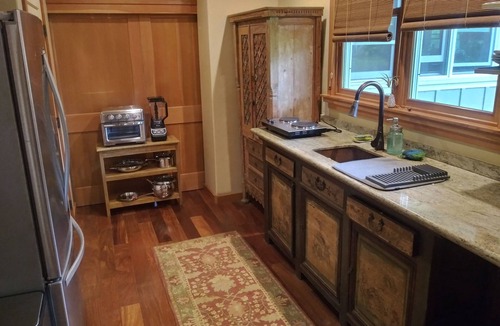 Kilauea Apartment | Comfortable, Classy Farmstay Studio, walk to secluded world-class Kahili Beach