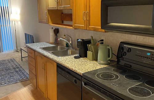 Toronto Entertainment District Apartment | Comfortable Condo Retreat in Prime Downtown Toronto Location