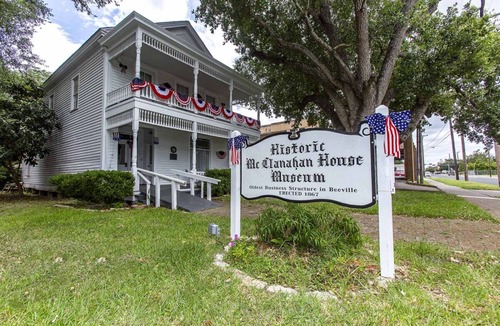 Beeville House | Comfortable Countryside Stay! Free Parking, Pets Allowed