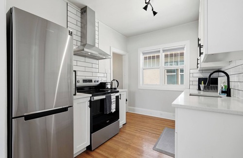 Winnipeg House | Comfortable Crescentwood Bungalow | 3 Bed | 2 Bath |