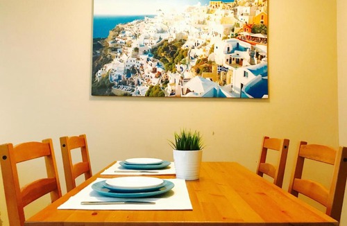 Bay Street Corridor Apartment | Comfortable Downtown Apartment