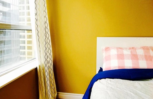 Bay Street Corridor Apartment | Comfortable Downtown Apartment