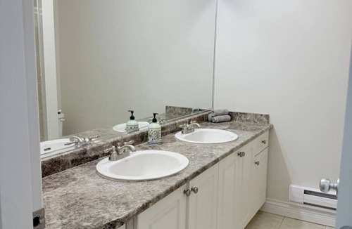 Burnaby House | Comfortable + Economic 2 Bedroom Suite