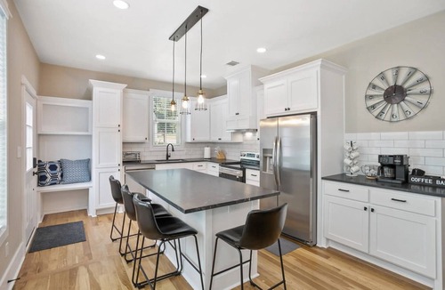 Brenham House | Comfortable Home with Modern Farmhouse Vibe; Near Downtown