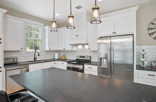 Brenham House | Comfortable Home with Modern Farmhouse Vibe; Near Downtown