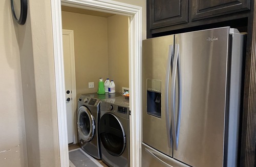 Wheatland House | Comfortable Homestay Near Will Rogers Airport