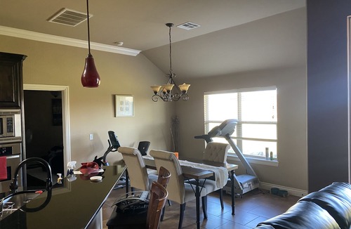 Wheatland House | Comfortable Homestay Near Will Rogers Airport