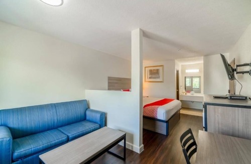 FM 1960 Hotel | Comfortable Houston Stay with Easy City Access