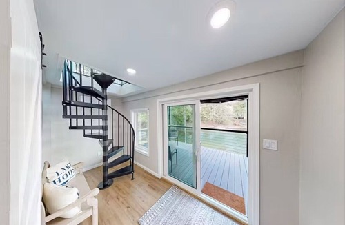 Mid America House | Comfortable, newly remodeled modern 2 bedroom cabin located on Lake Hamilton.