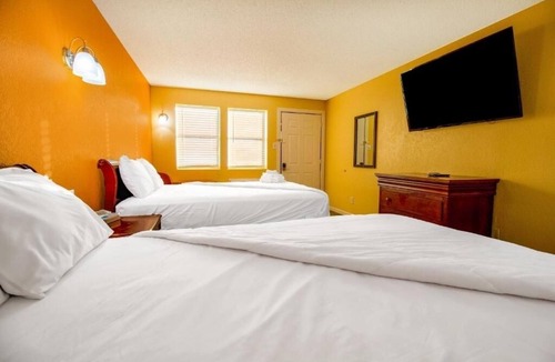 Seiling Hotel | Comfortable Room W/Free Parking Near Alabaster Caverns State Park