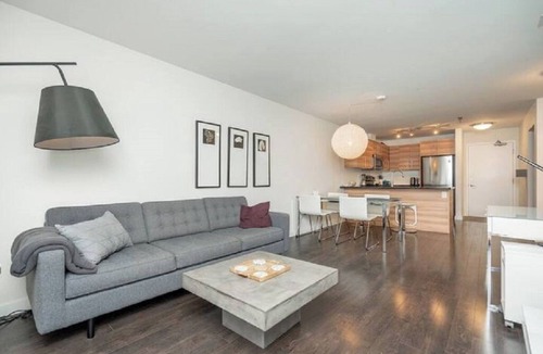 Winnipeg Condo | Comfortable Sherbrook Condo | 2 Bed | 1 Bath |