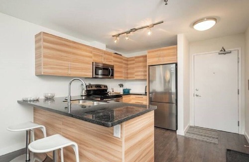 Winnipeg Condo | Comfortable Sherbrook Condo | 2 Bed | 1 Bath |