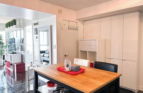 CityPlace Apartment | Comfy 2-Beds in Downtown Toronto with free parking and Lakeview