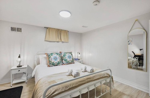 Oshawa Apartment | Comfy 2BR Apt near Beach and Downtown Free Parking