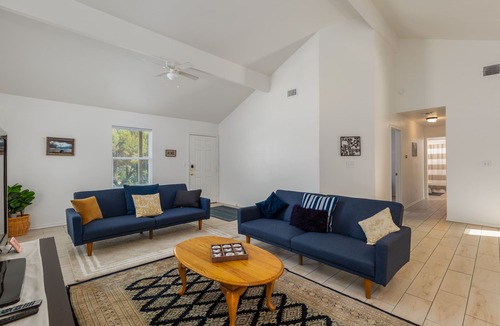 Granbury House | Comfy Cozy Cottage #2 by Lake Granbury