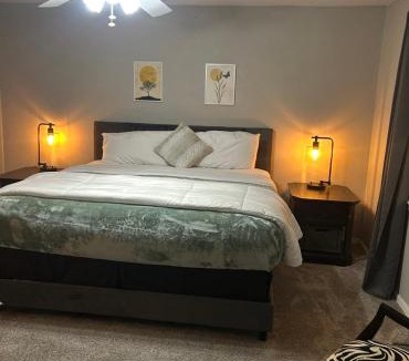 Edmond Villa | Comfy Edmond home, near OKC, 3 beds, Wi-fi, 4 TVs, cold AC, & central heat, fully fenced backyard