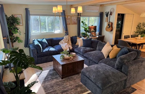 Springwater House | Comfy thoughtful private cottage
