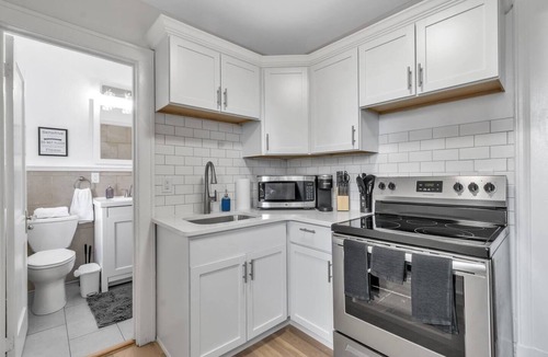 Front Park Apartment | Compact 3rd Floor Apt w/Lake Views