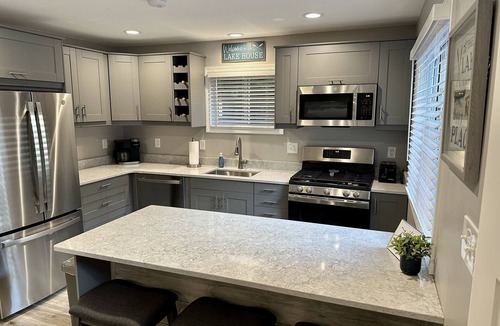 St. Helen House | Completely updated, cozy cabin close to the lake and SXS trails!