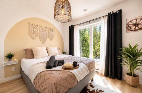 Saint Come Ski Chalet | Condo and Spa - Le Saloon Nordik