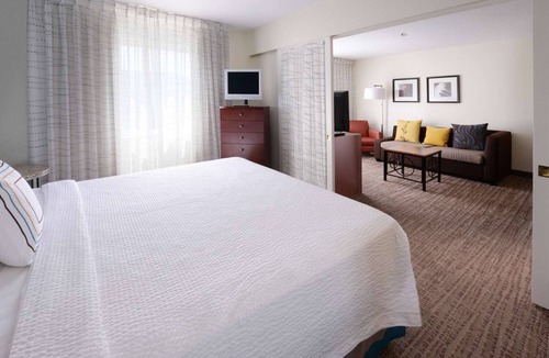Dallas Hotel | Construction Stays with Parking & Pool, Free Breakfast, Near Major Work Sites!