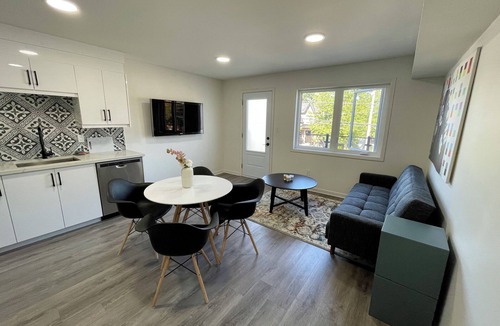 Broadview North Apartment | Contemporary 3BR Loft W/Large Terrace Downtown