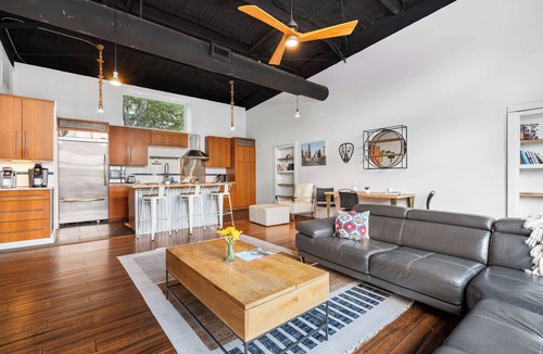 Dripping Springs Cottage | Contemporary Country Style Gem w/BBQ & Games Room