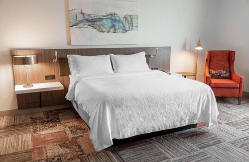 North Little Rock Hotel | Contemporary Comfort Close to River Trails, Parks & Local Charm