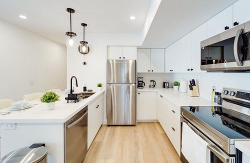 Kitchener Apartment | Contemporary Comfort 2BR Kitchener Escape
