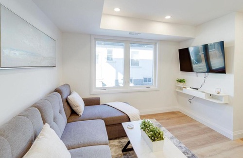 Kitchener Apartment | Contemporary Comfort 2BR Kitchener Escape