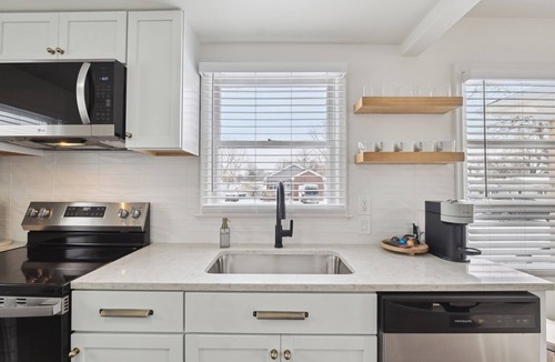 Westland House | Contemporary Cottage East 3BD Detroit DTW Ann Arbor