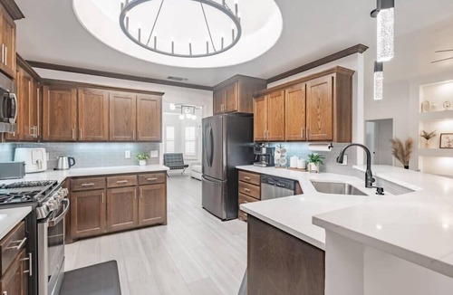 Amarillo House | Contemporary Haven Retreat w/KING BED Suite