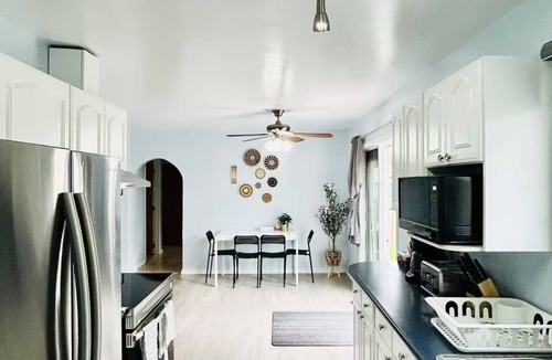 Thompson House | Contractor-friendly, 4Beds, Free Parking & Laundry & BBQ & Patio & Kitchen