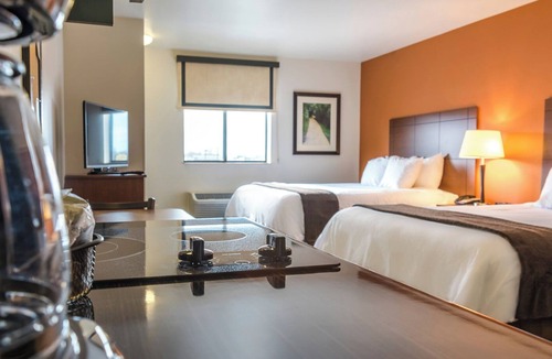 Sioux Falls Hotel | Convenient 3 Units w/Kitchenettes Near Wild Water West Waterpark