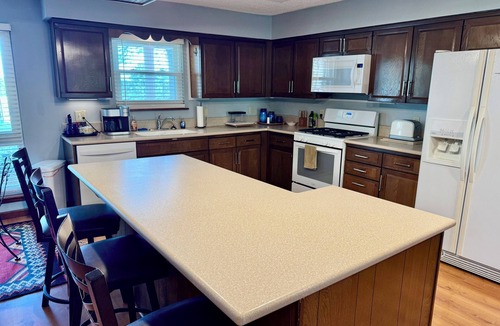Eureka Springs House | Convenient to Eureka, Hiking/Biking trails, Motorcycle/Pet friendly, Hot Tub.