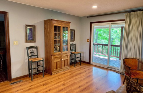 Eureka Springs House | Convenient to Eureka, Hiking/Biking trails, Motorcycle/Pet friendly, Hot Tub.