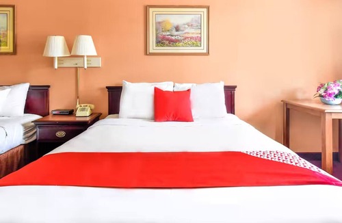 Tyler Hotel | Conveniently Situated 2 Double Room for Road Trippers