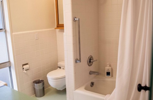 Cherokee Village House | Cooper's Pointe Guest House, a private moment away from the Main House