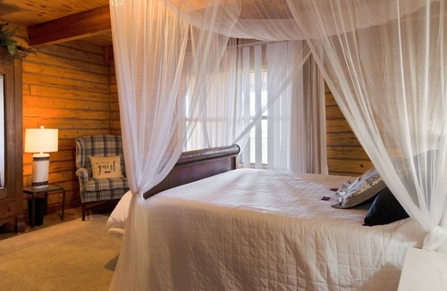 Tyler Cabin | Cora's Main Log Cabin 2 Bedroom Cabin