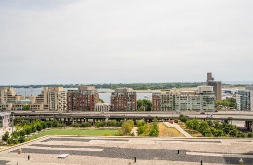 CityPlace Apartment | Corner 2 Bedroom 2 Bathroom Condo Balcony Iceboat Terrace Downtown Toronto