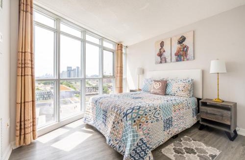 CityPlace Apartment | Corner 2 Bedroom 2 Bathroom Condo Balcony Iceboat Terrace Downtown Toronto