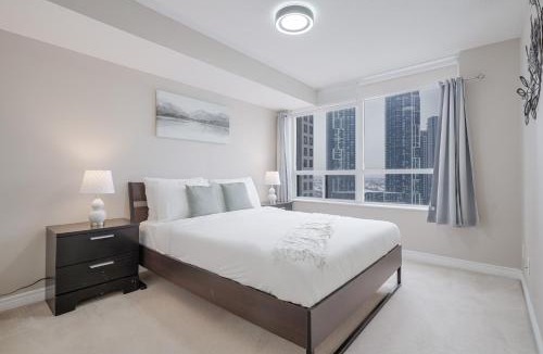 Downtown Mississauga Apartment | Corporate 2BR Condo Celebration Sq Parking 19th