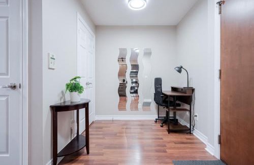 Downtown Mississauga Apartment | Corporate 2BR Condo Celebration Sq Parking 19th